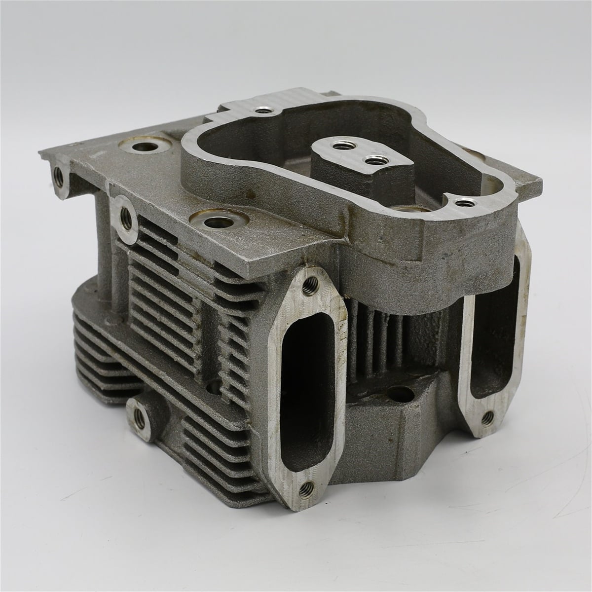 Chiulasa: HATZ / E108 / Z108 / D108 / V108 / Nr. referinta: 004 252 01