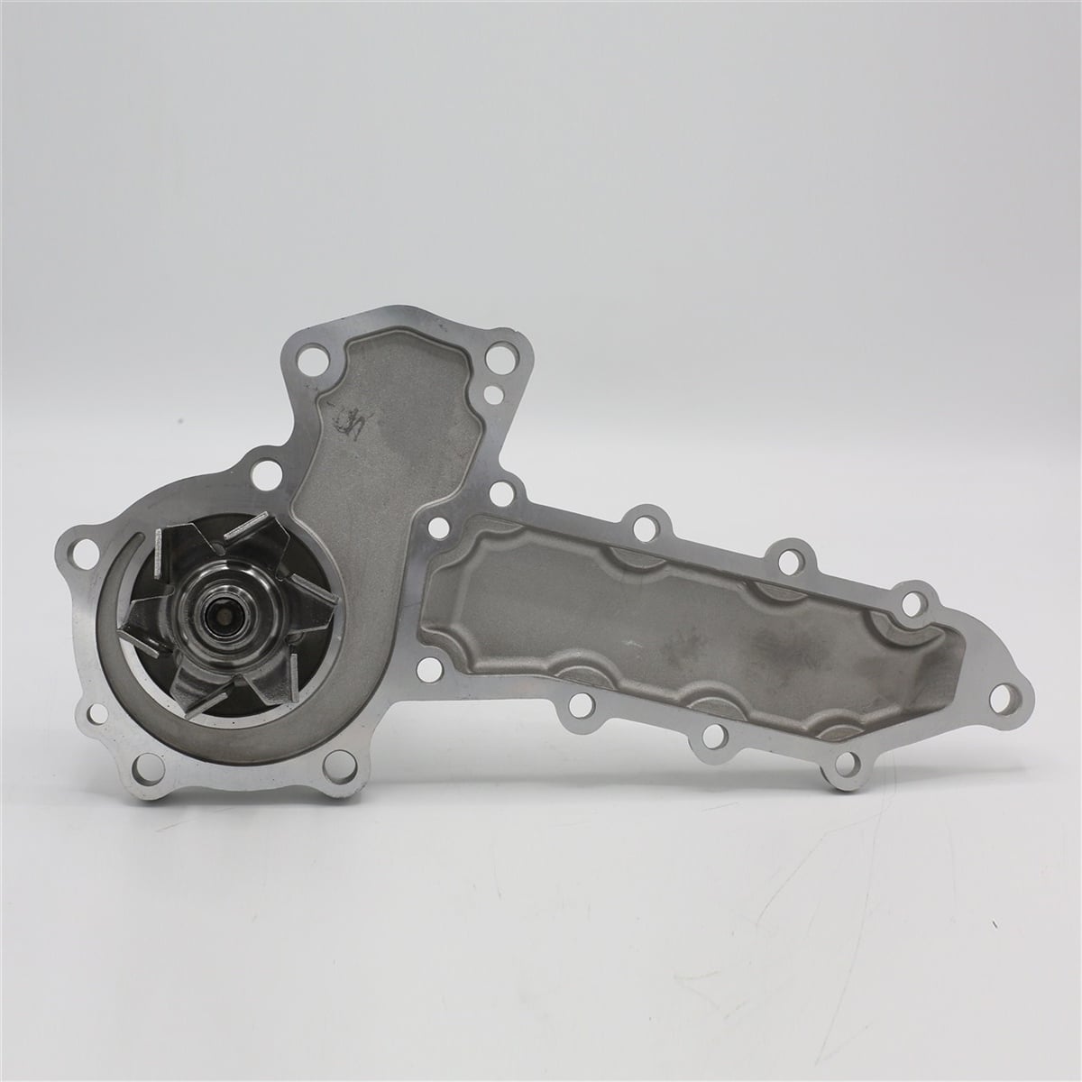 Pompa de circulare: KUBOTA/D1100/D1102/D1302/D1402/D1403/D1503/D1703/V1702/V1902/V1903/V2203/F2803/Nr. referinta:15031-73031