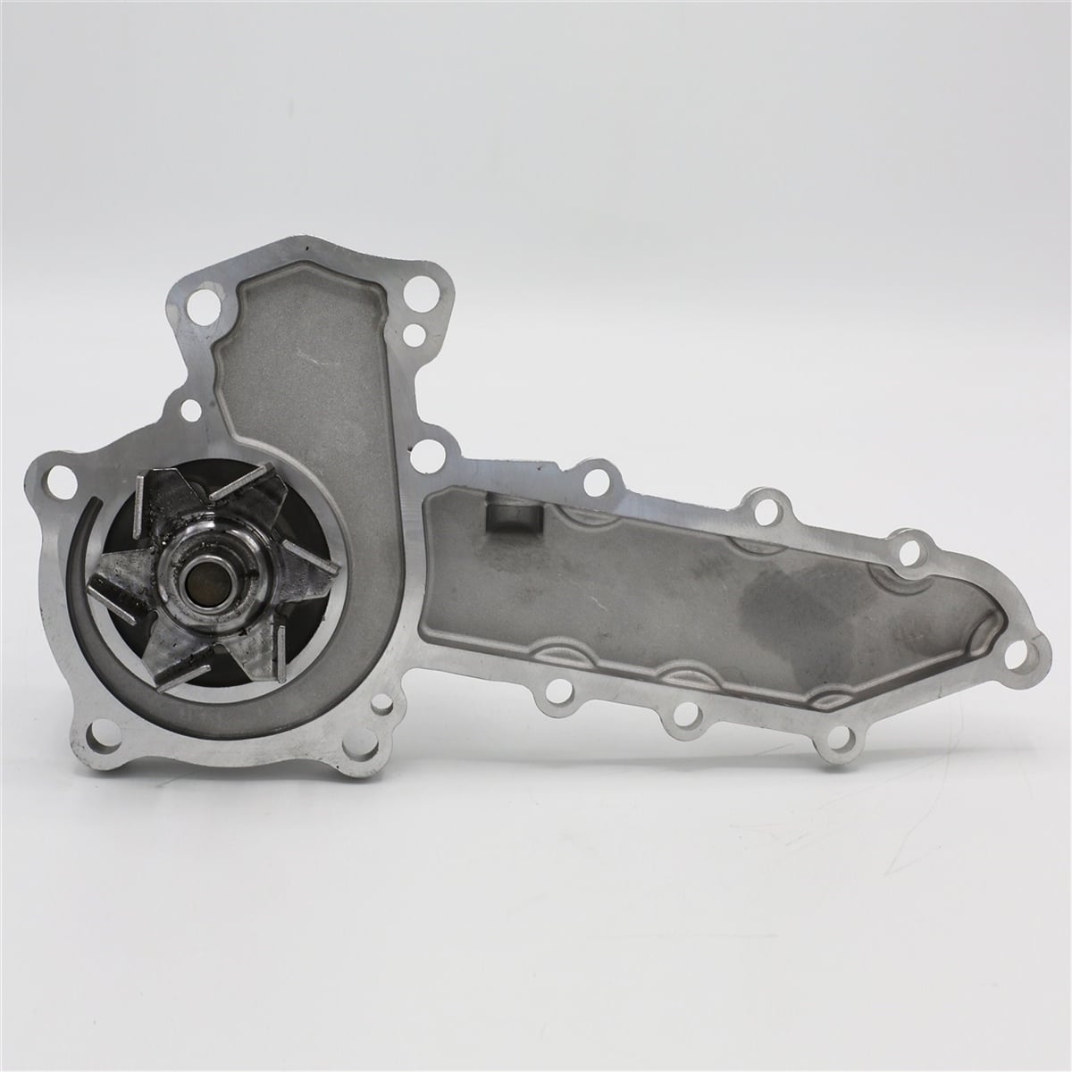 Pompa de circulare: KUBOTA/D1703/D1803/V2203/V2403/Nr. referinta: 1A051-73032