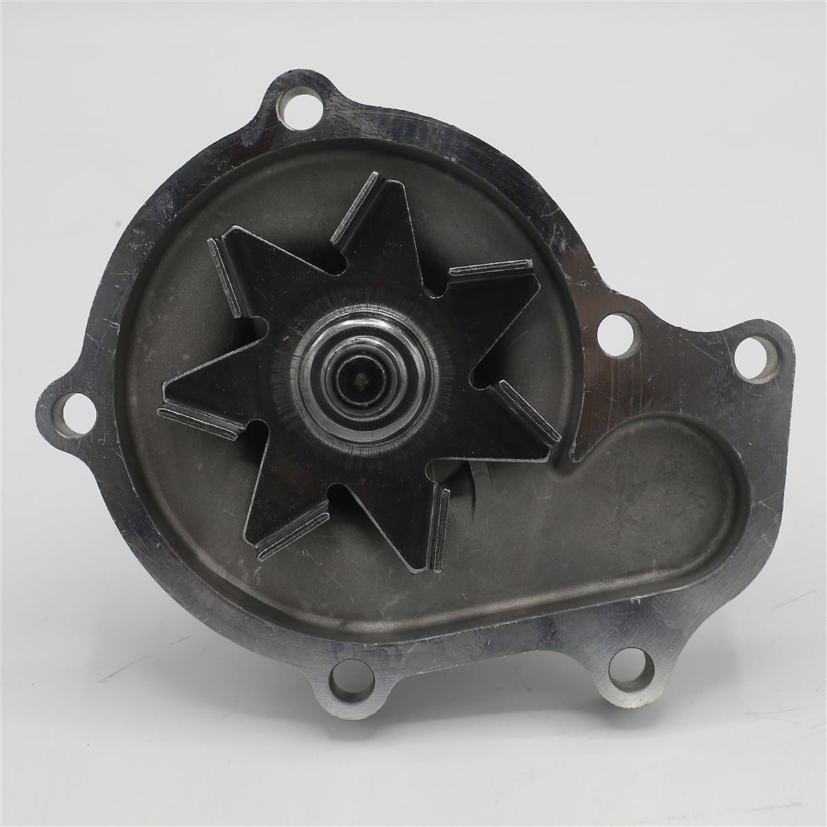 Pompa de circulare: KUBOTA/V3300/V3600/V3800/Nr. referinta: 1C010-73030