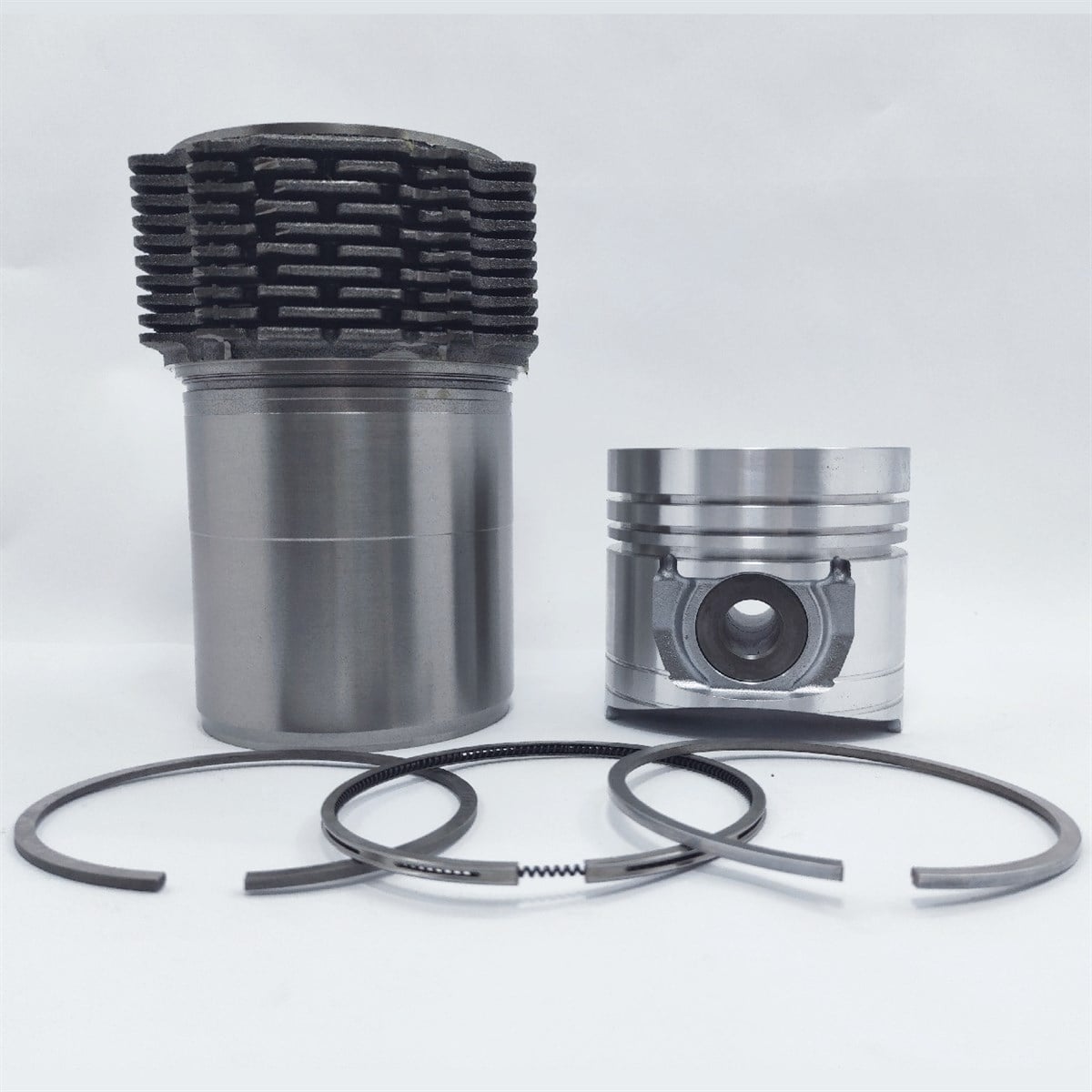 Kit (Set piston si segmenti + Camasa cilindru - 105.00 mm): SAME / LAMBORGHINI / 1000.3 A / 1000.3 A5 / 1000.4 A / 1000.4 A1 / 1000.4 A4 / 1000.4 A4 / 10010. 1000,3 W / 1000,4 W / 1000,6 W / Nr. referinta : 0,086,0065,6/10