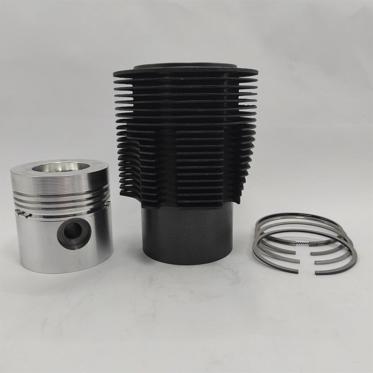 Kit (Set piston si segmenti + Camasa cilindru - Diametru: 105,00 mm): VM / 1051 SU / 1052 SU / 1053 SU / 1054 SU / 1056 SU