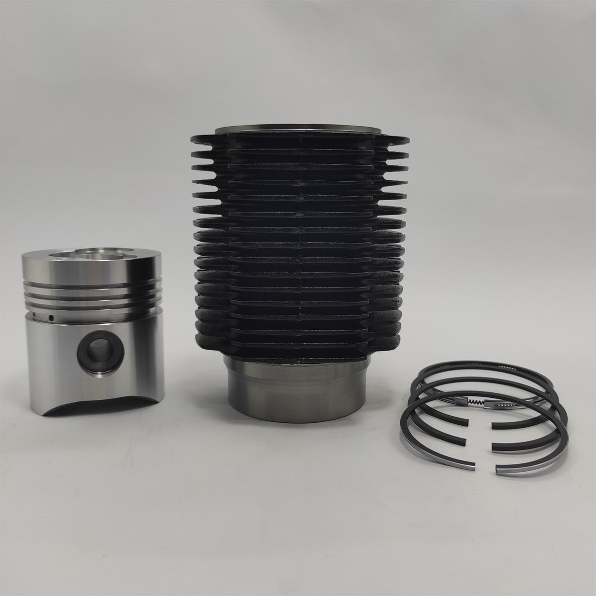 Kit (Piston + Set segmenti + Camasa cilindru - Diametru: 82,00 mm): SLANZI / DVA 460 / DVA 920 / Nr. referinta: 6500 604-K