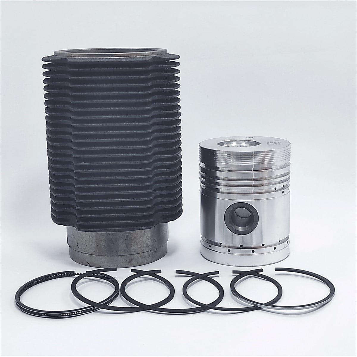 Kit (Piston + Set segmenti + Camasa cilindru-RĂCIT cu AER- Diametru: 101,65 mm): LISTER / HA-2 / HA-3 / HA-4 / HA-6 / HB-2 / HB-3 / HB-6 / HW-3 / HB-6 / HW-4 /- HB-4 HW-6