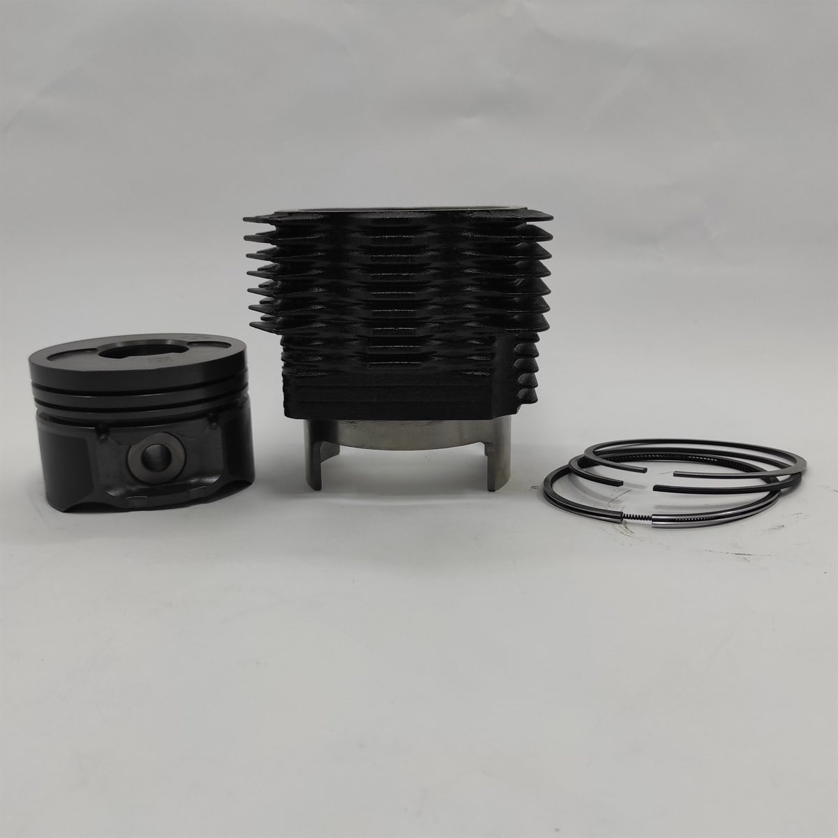 Kit (Piston + Set segmenti + Camasa cilindru): HATZ / 1D50 / Nr. referinta: 013 368 10-K