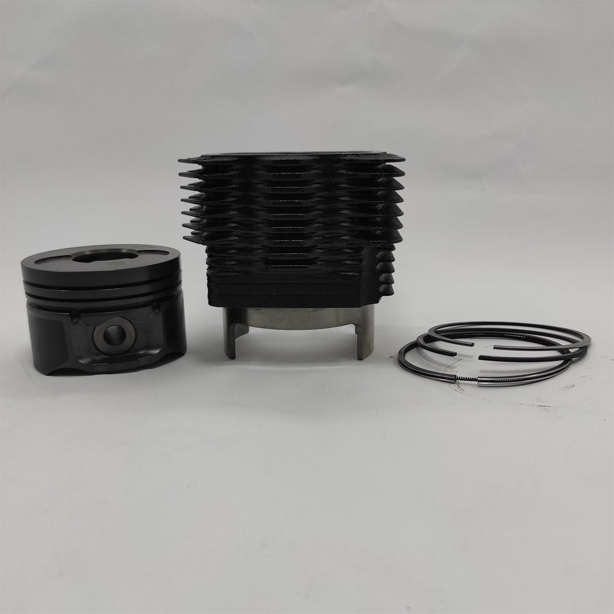 Kit (Piston + Set segmenti + Camasa cilindru): HATZ / 1D50 / Nr. referinta: 013 368 10-K