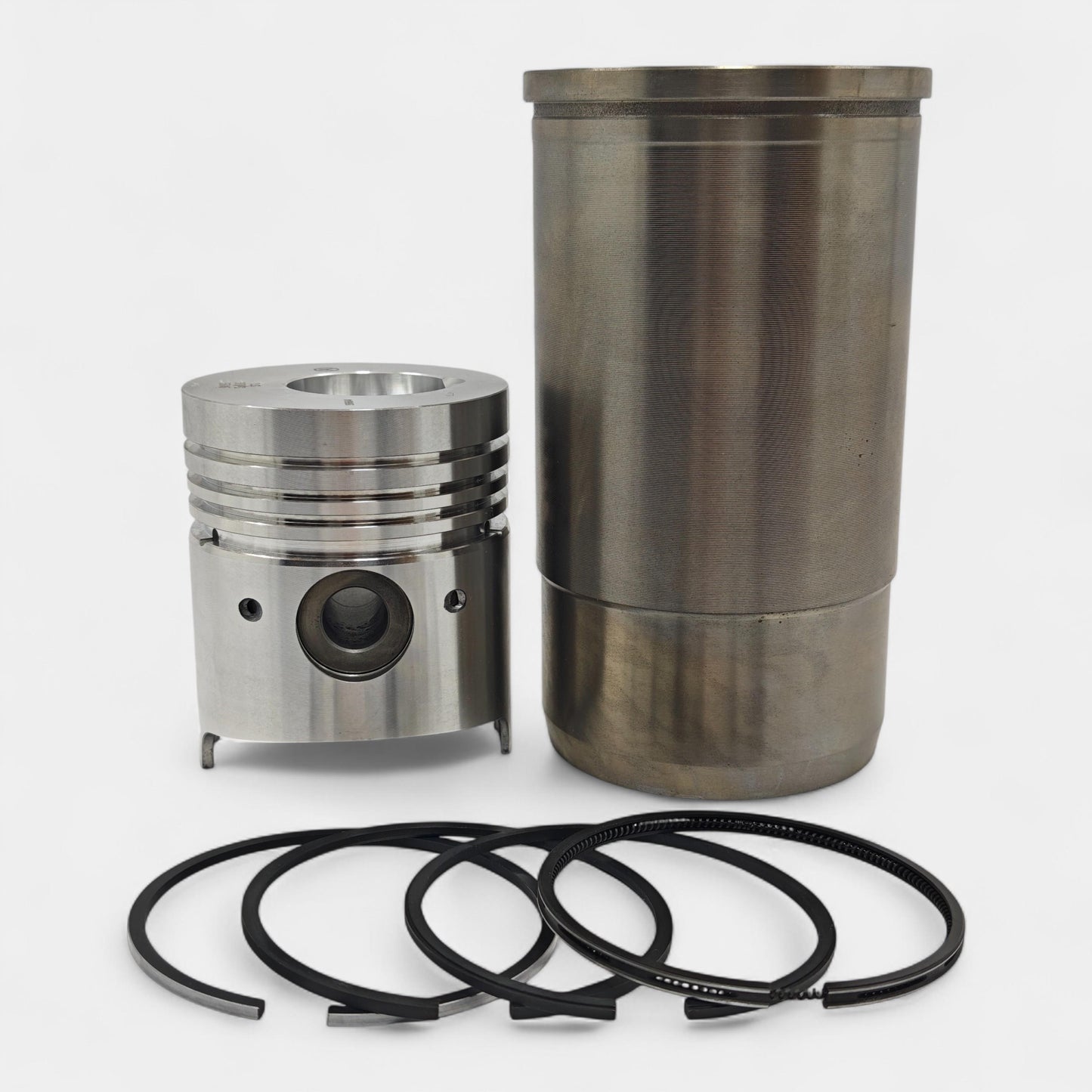 Kit (Set piston si segmenti + Camasa cilindru -RĂCIT CU APA - Diametru: 95,00 mm) : MWM / D 208-2 / D 208-3 / D 208-4 / D 208-6 / KD 1105-Z /-D 1 / KD 1105-D /-1 KD 1105-S / 210.5-Z / 210.5-D / 210.5-V / 110.5-V / TKD 1105-V / TKD 1105-S
