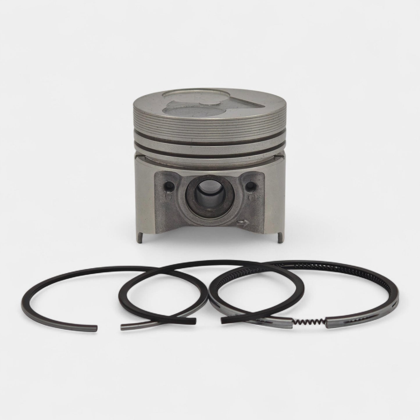 Piston + Set segmenti (0,50 - 64,50): KUBOTA / D662 / Nr. referinta: 16861-21910-S