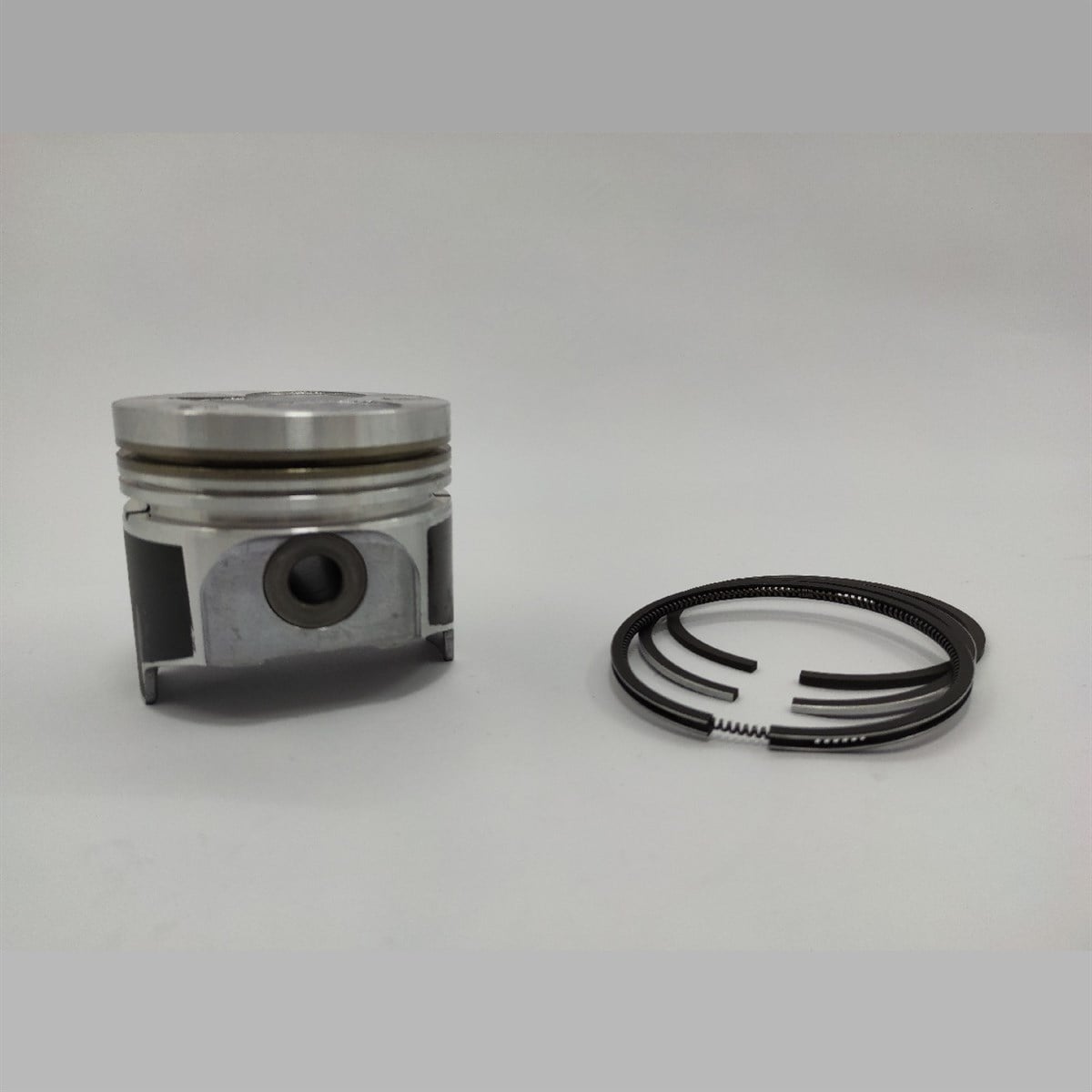 Piston + Set segmenti (0,50 - Diametru: 78,50 mm): KUBOTA / D1105 / V1505 / Nr. referinta:16060-21910-S