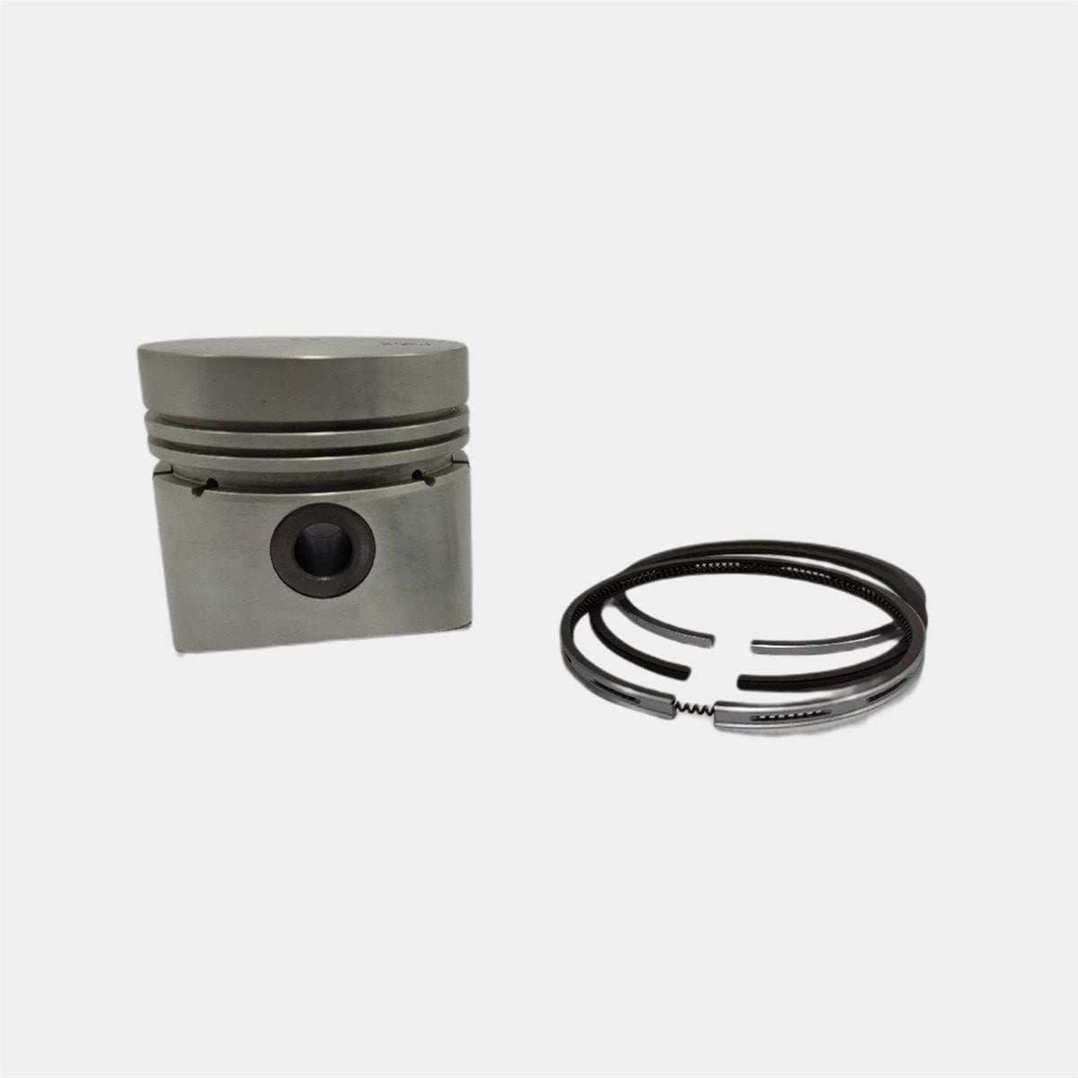 Piston + Set segmenti (0,50 - Diametru: 82,50 mm): KUBOTA / D1302 / V1702 / S2600 / Nr. referinta: 19223-21910-S