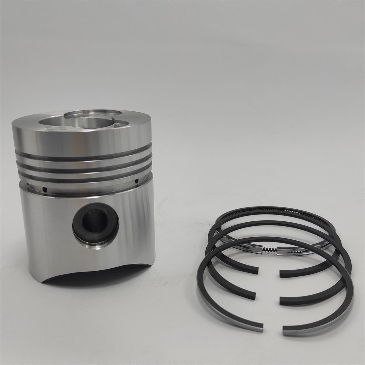 Piston + Set segmenti (STD - Diametru: 82,00 mm): SLANZI / DVA 460 / DVA 920 / Nr. referinta: 6500 604-S