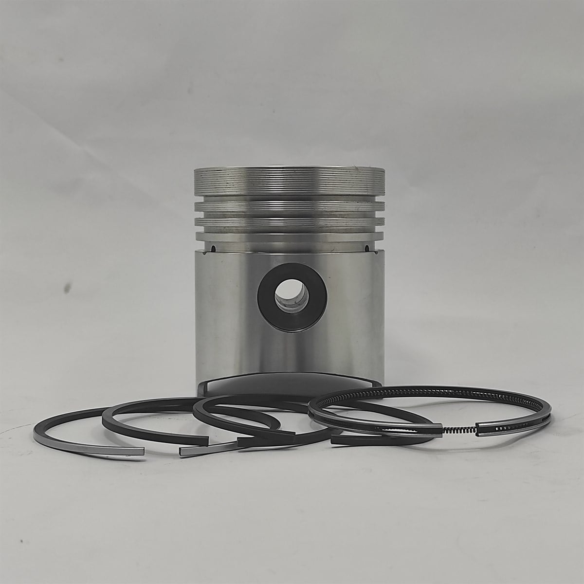 Piston + Set segmenti (STD - Diametru: 95.00 mm): MWM / KD 1105-Z / KD 1105-D / KD 1105-V / KD 1105-S / 210.5-Z / 210.5-Z / 210.5-V / 210.5-V / 210.5-V / TKD 1105-V / TKD 1105-S