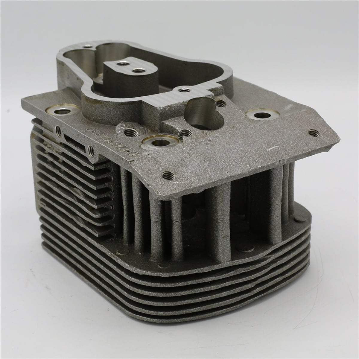 Chiulasa: HATZ / E108 / Z108 / D108 / V108 / Nr. referinta: 004 252 01