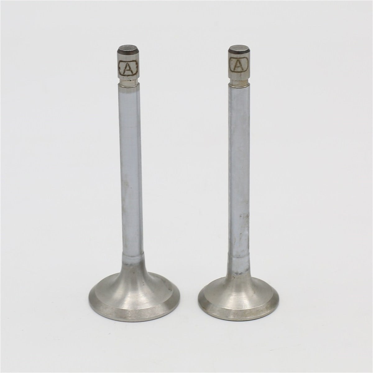 Supapa SET (Em+Eg): KUBOTA / D850 / D950 / V1100 / V1200 / Z600 / Nr. referinta: 15261-13110 + 15261-13120